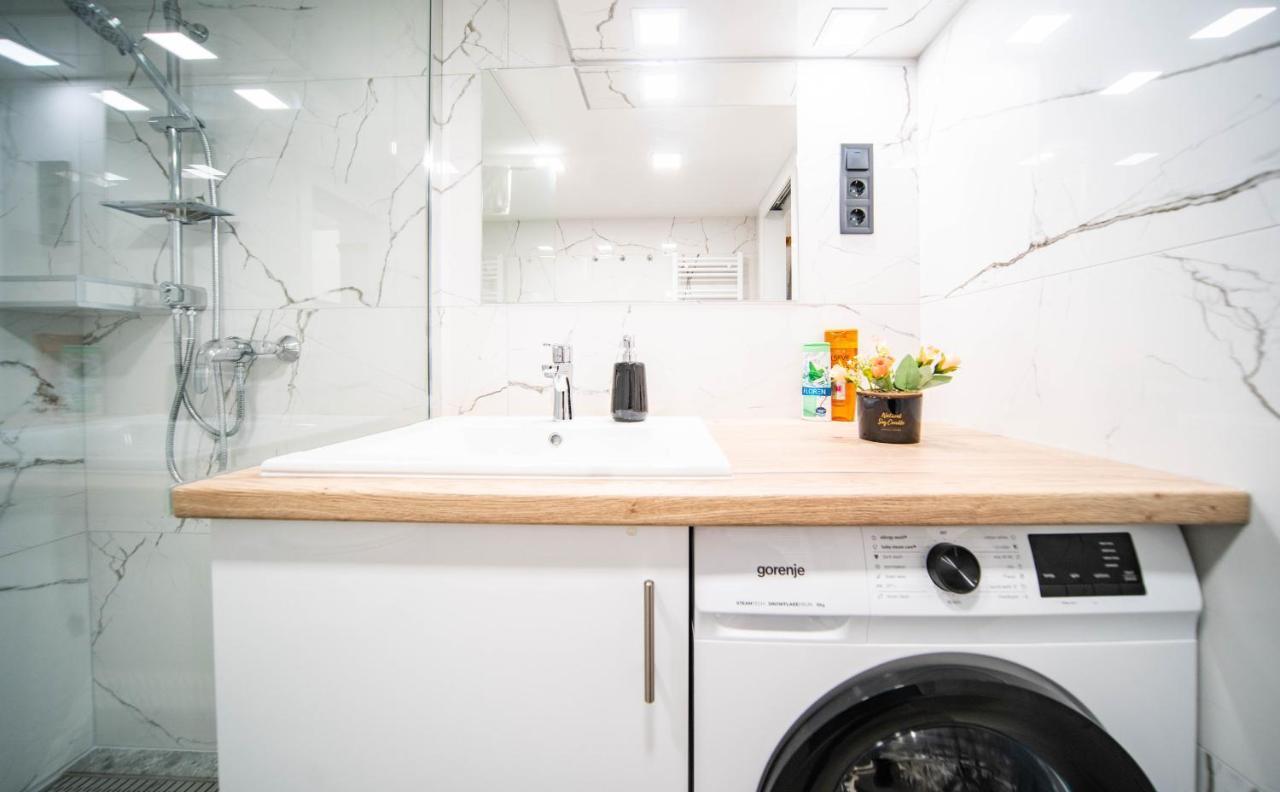 Free Parking Basilica Rob'S Home - Ac, Wi-Fi, Smart Tv Boedapest Buitenkant foto