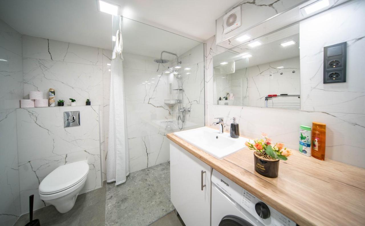 Free Parking Basilica Rob'S Home - Ac, Wi-Fi, Smart Tv Boedapest Buitenkant foto