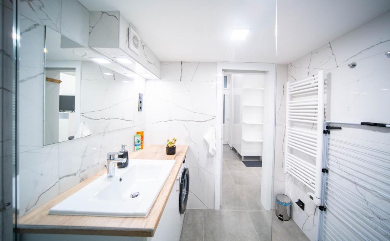 Free Parking Basilica Rob'S Home - Ac, Wi-Fi, Smart Tv Boedapest Buitenkant foto